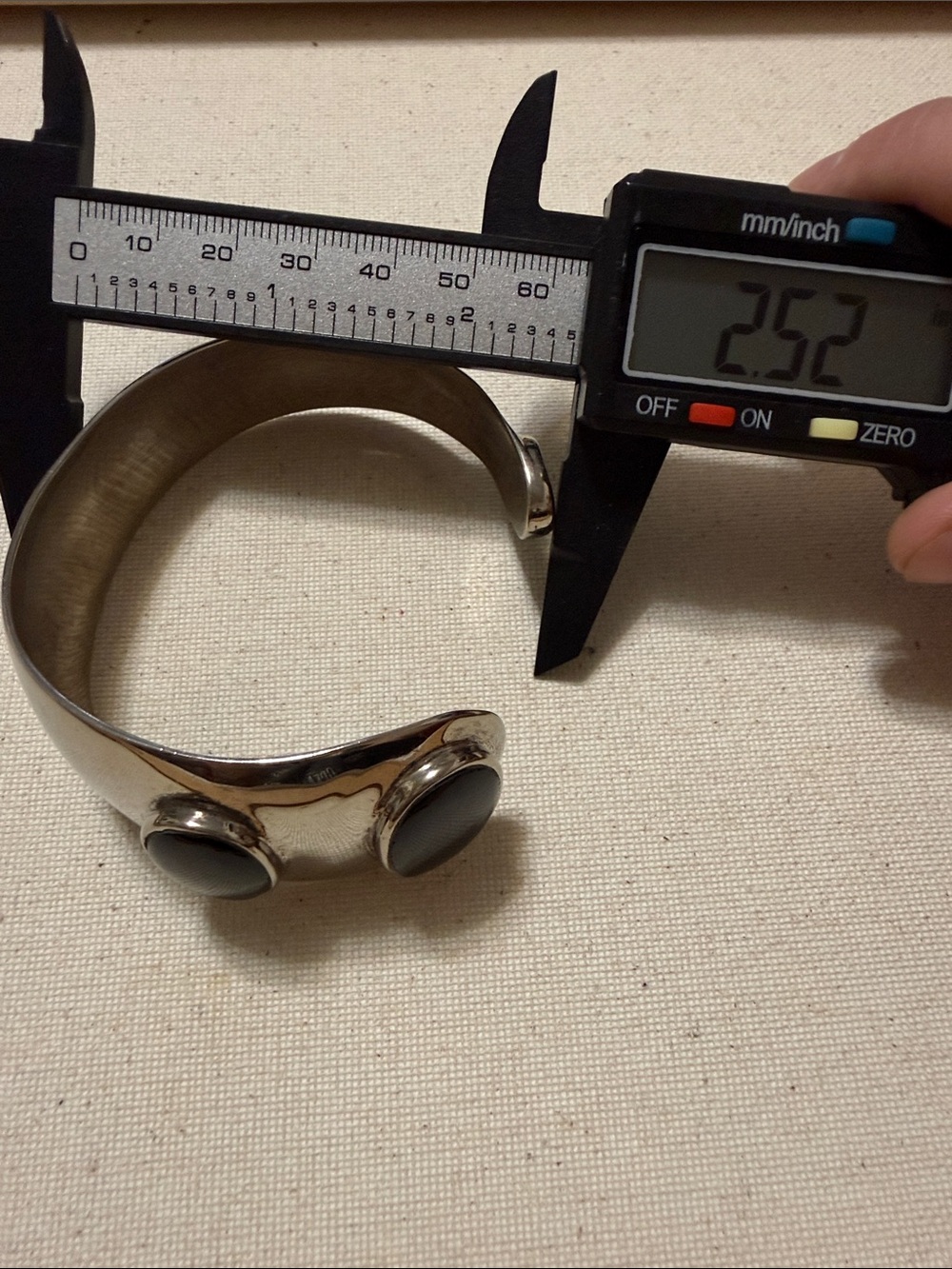 Stunning Native Hand Crafted Sterling Silver Cuff Bracelet with Black onyx Stone - Picture 10 of 16